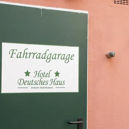 Deutsches Haus בית הארחה 3*